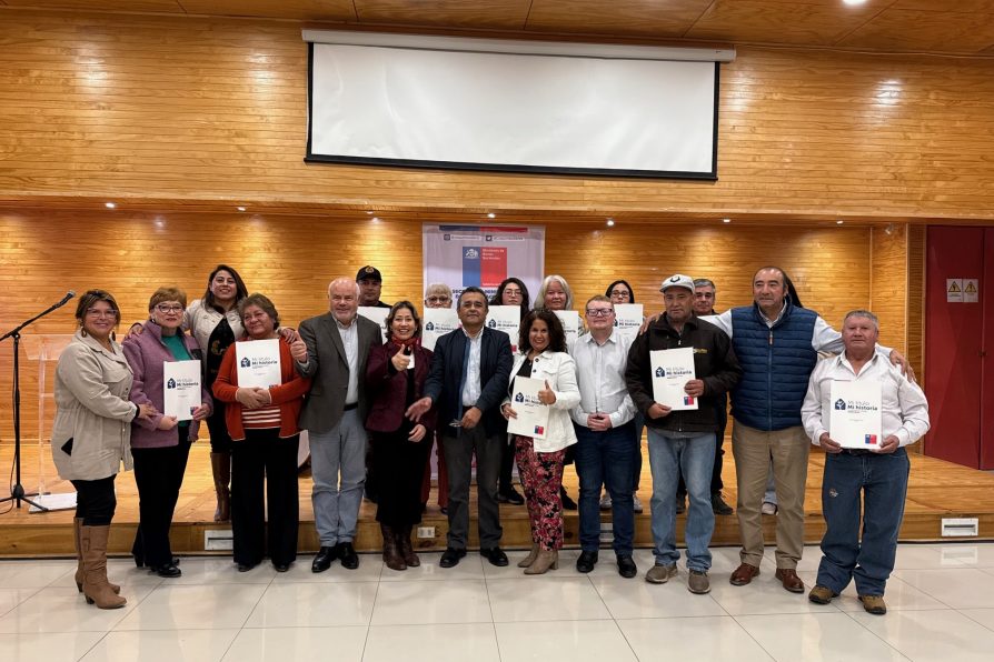 12 Familias de Punitaqui recibieron con alegría sus títulos de dominio
