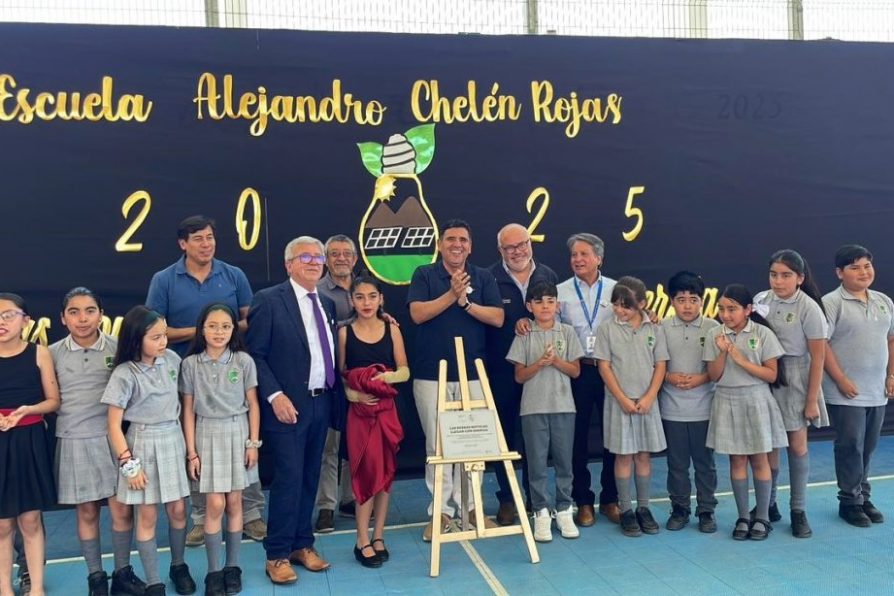 En Chañaral Alto, Comuna de Monte Patria, la Escuela Alejando Chelén Rojas inaugura sistema solar para ahorrar energía y aportar al medio ambiente